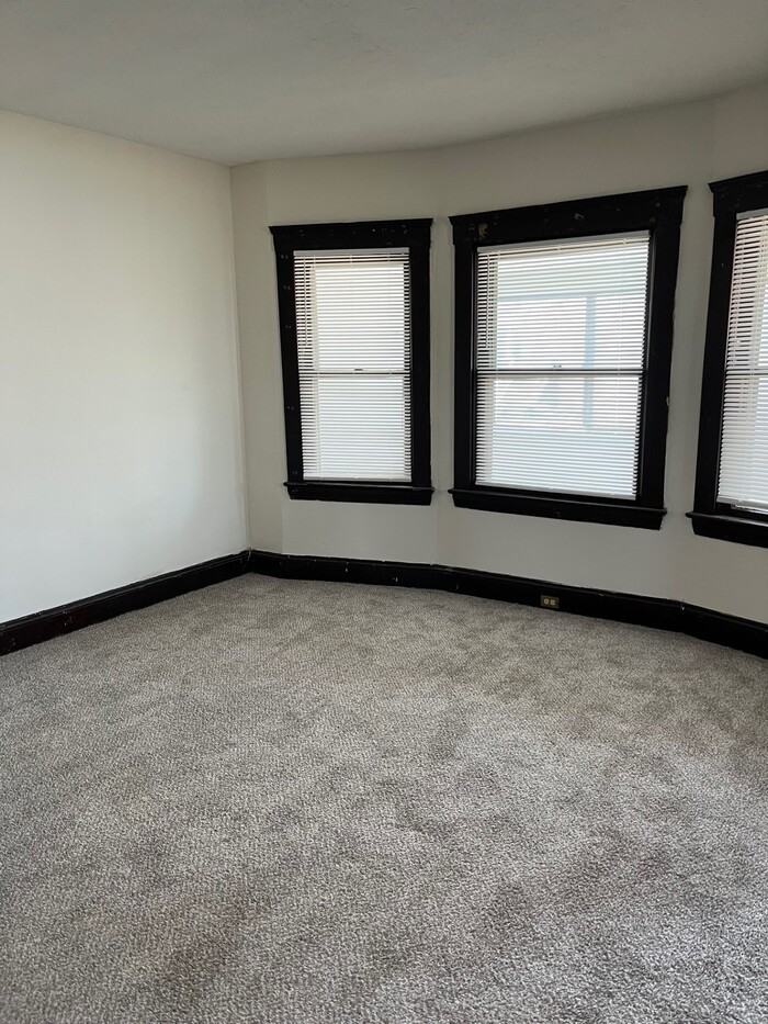 2031 W 104th St - Photo 5 of 8