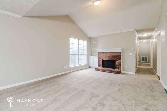 208 Salusbury Ln - Photo 4 of 15