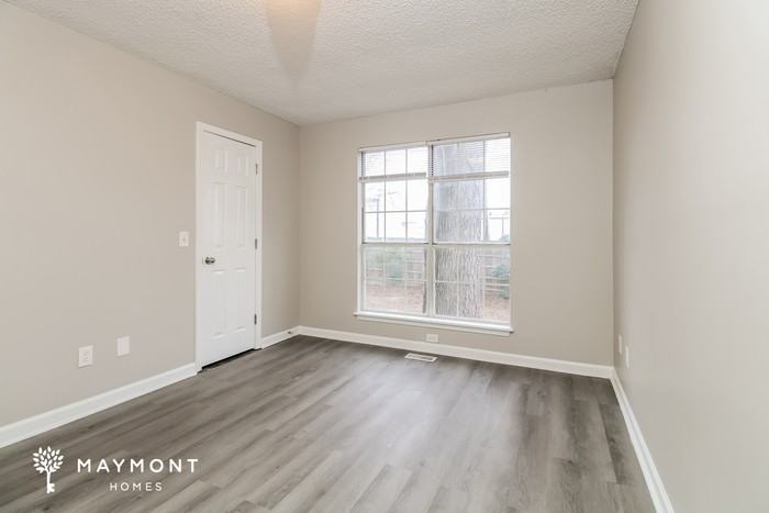 208 Salusbury Ln - Photo 7 of 15