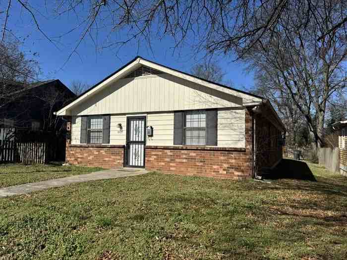 1809 Lillian St #A - Photo 3 of 20