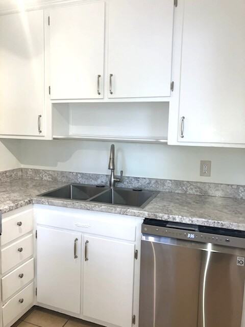 310 W Lexington Ave #B - Photo 5 of 10