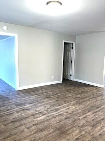 1026 Kennedy Rd - Photo 4 of 20