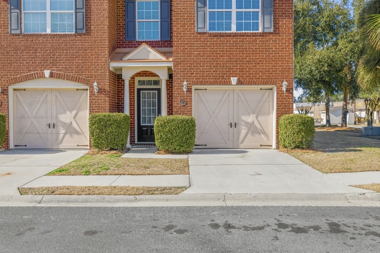 777 King George BlvdUnit #1 - Photo 3 of 45