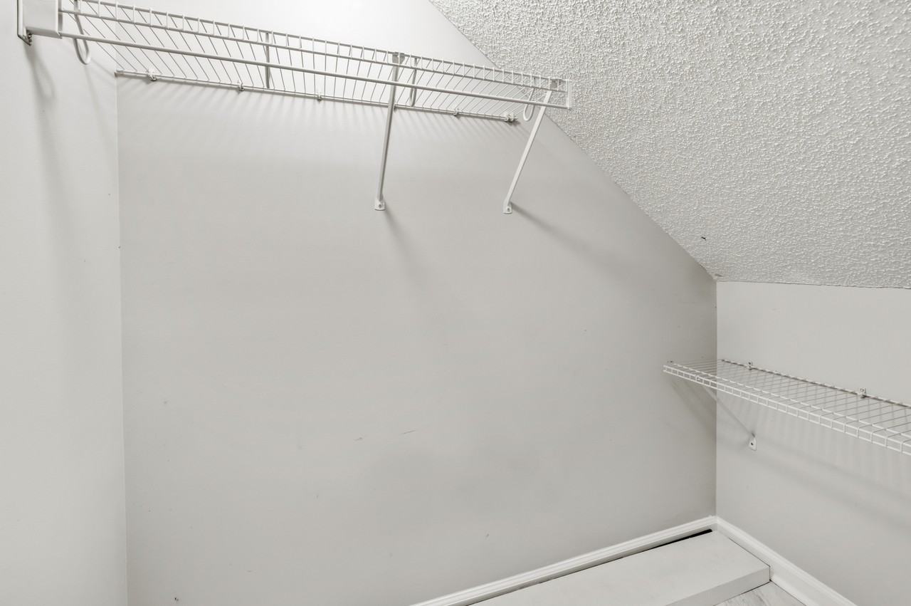 777 King George BlvdUnit #1 - Photo 7 of 45