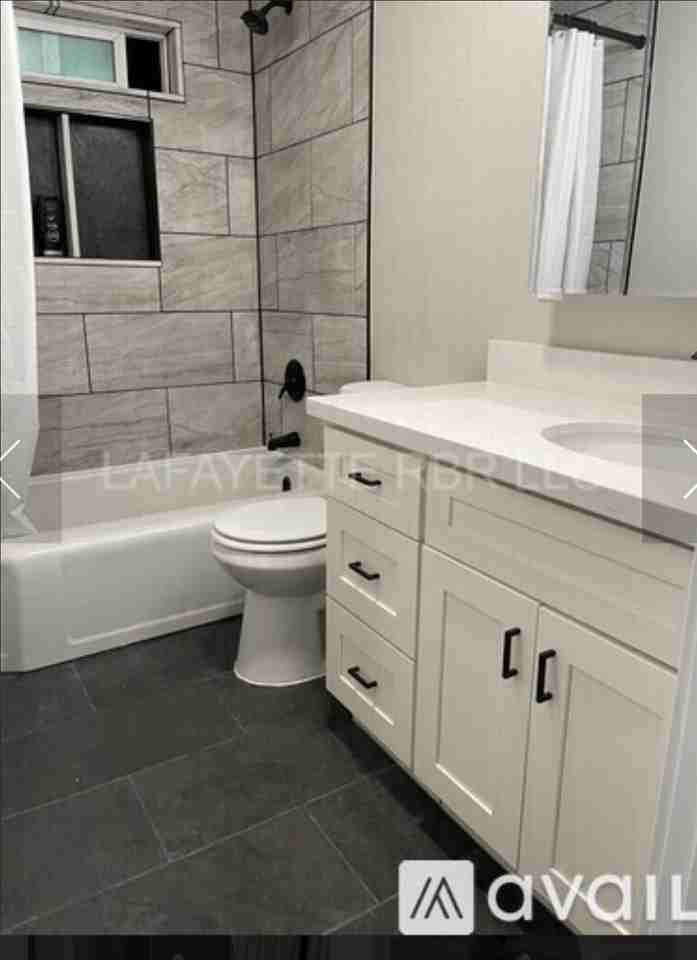 1105 Lafayette St S #4 - Photo 2 of 7