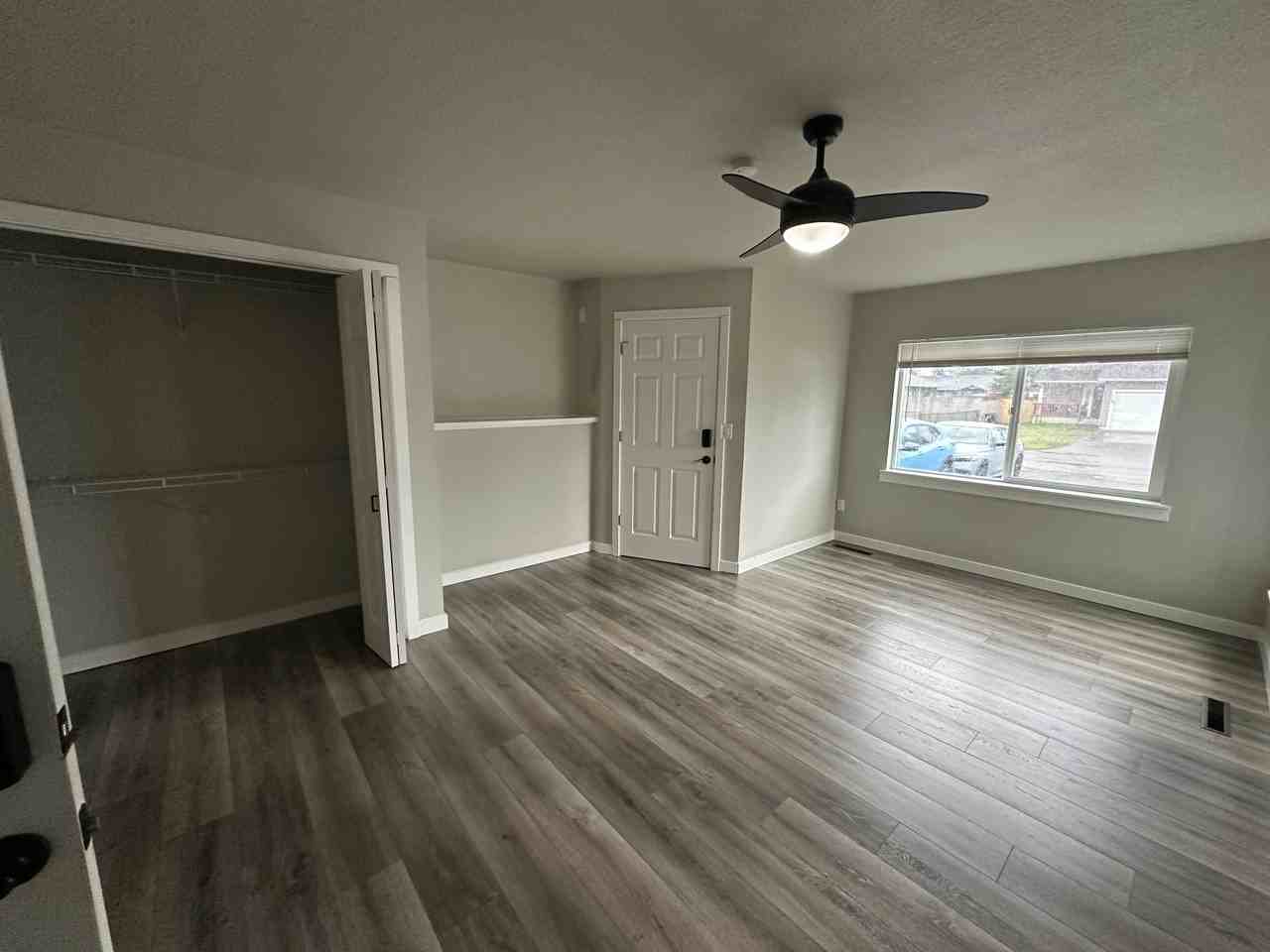 1105 Lafayette St S #4 - Photo 3 of 7