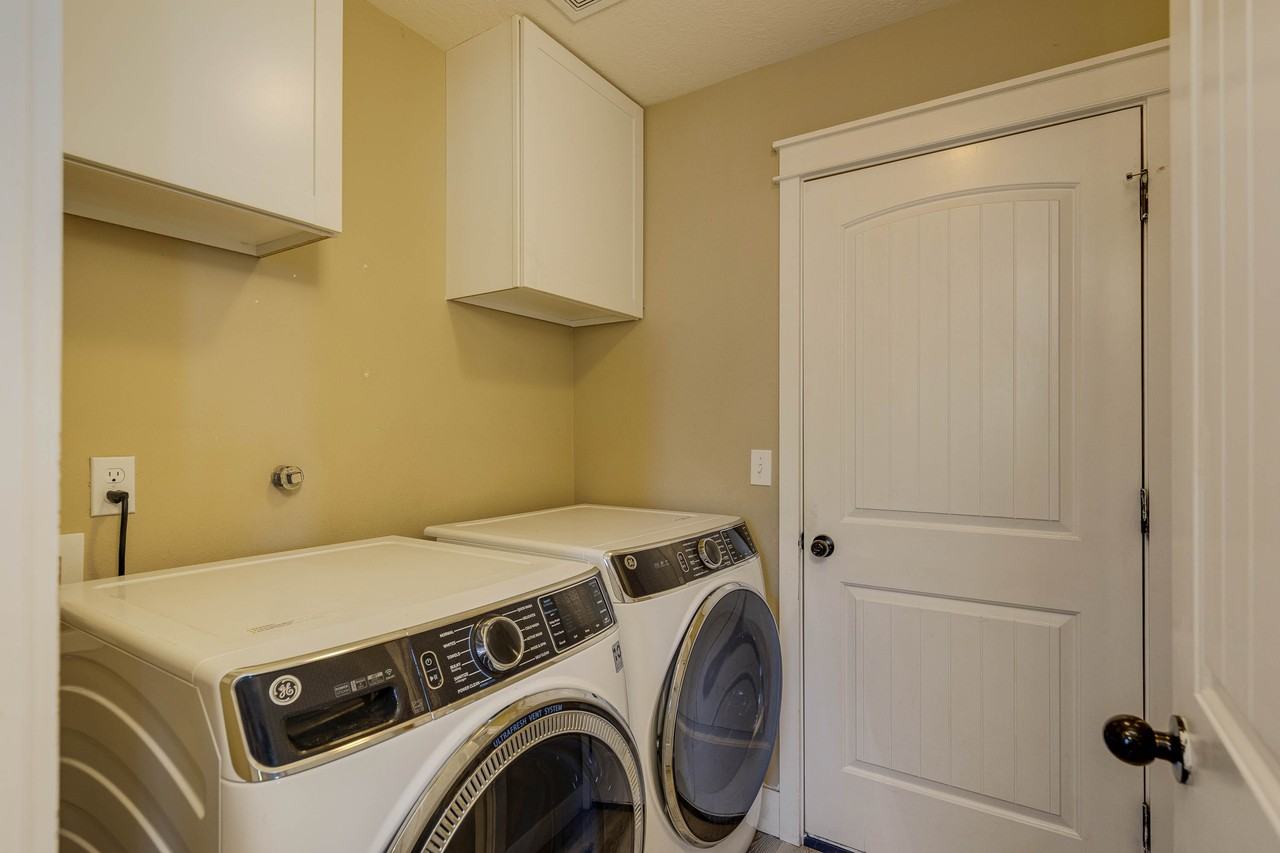 1026 E 15th St #NA - Photo 2 of 20