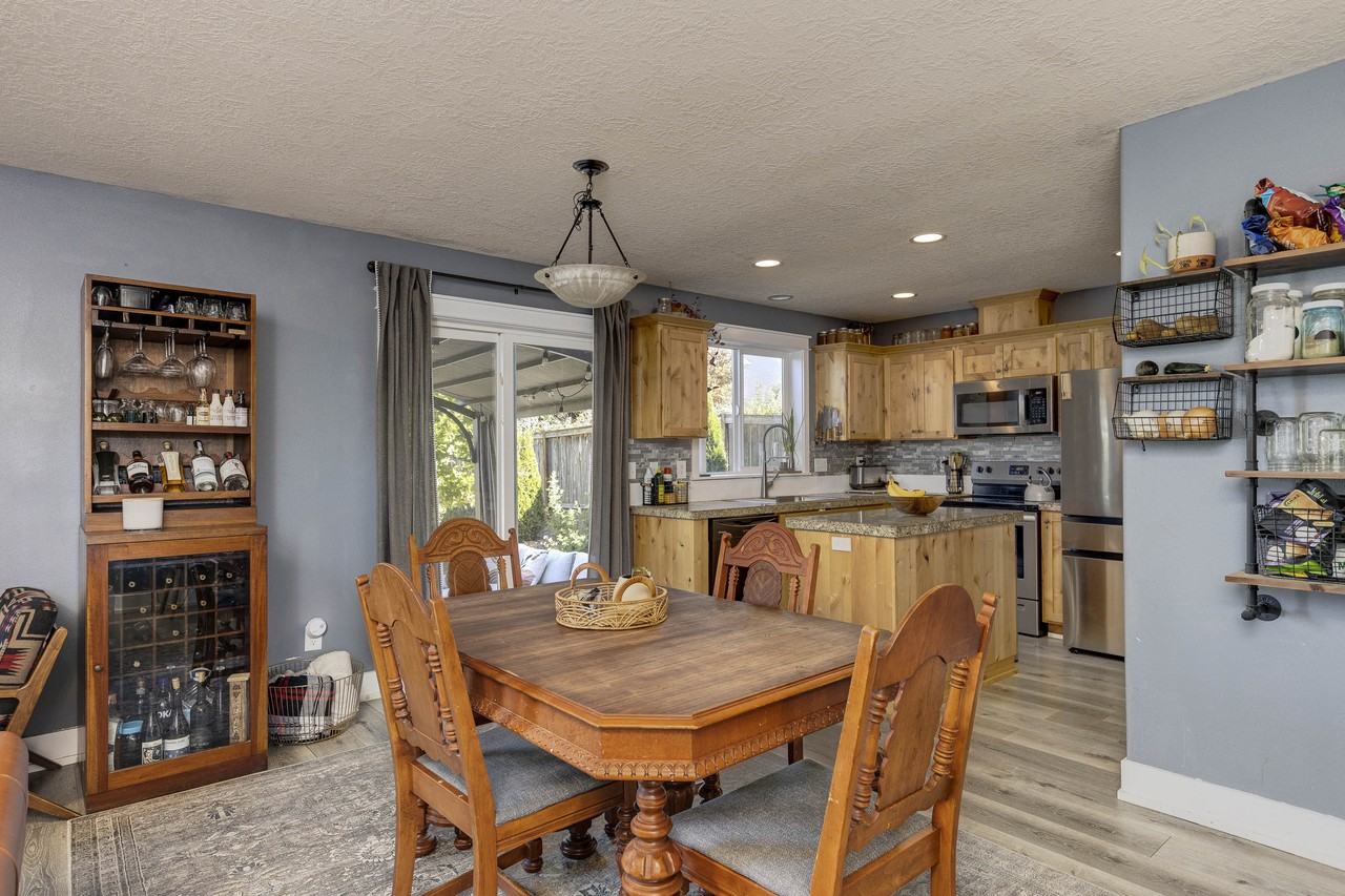 1026 E 15th St #NA - Photo 3 of 20