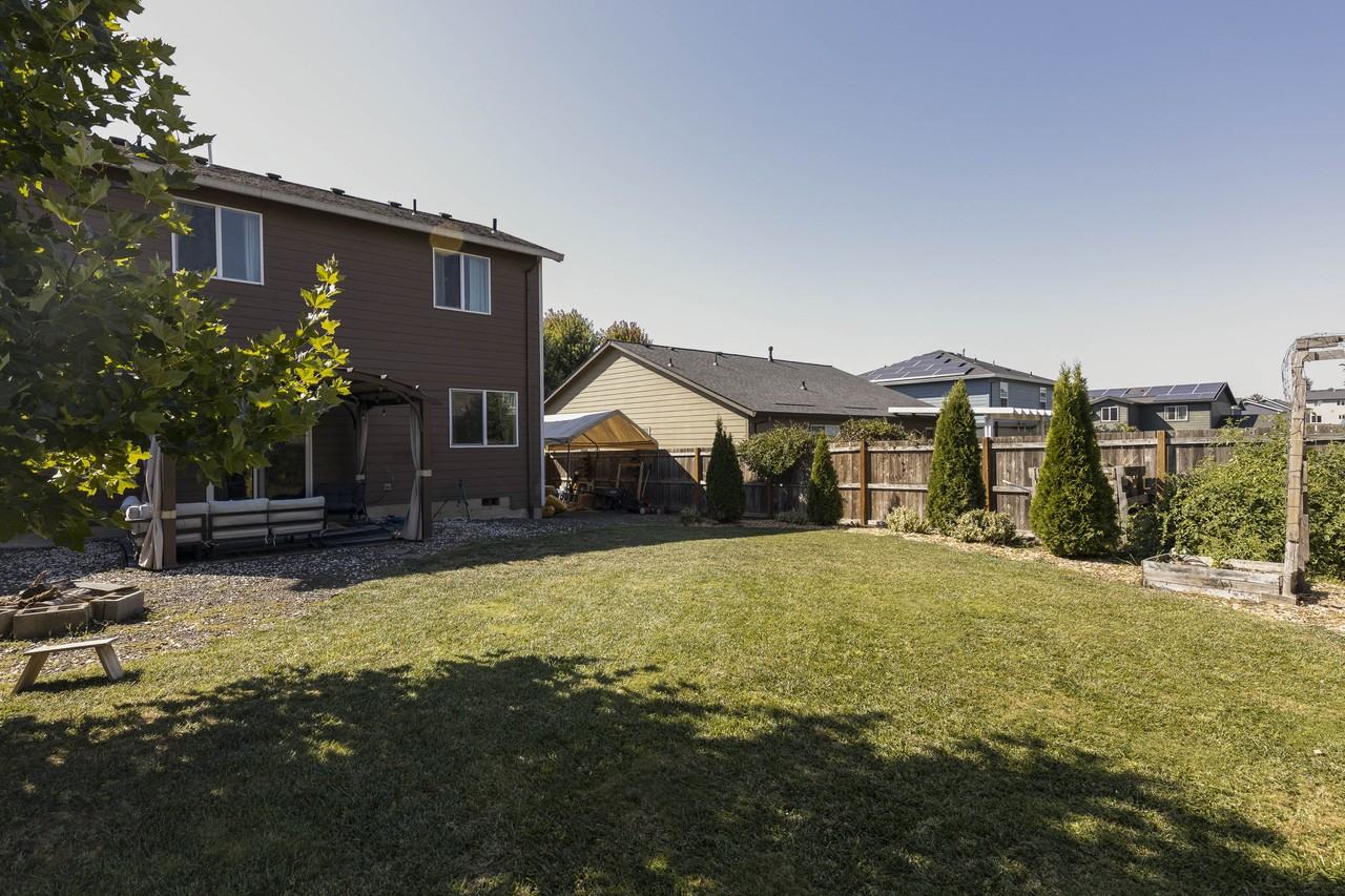 1026 E 15th St #NA - Photo 4 of 20