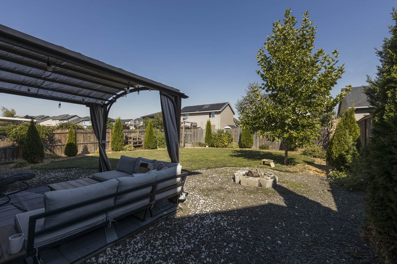 1026 E 15th St #NA - Photo 5 of 20