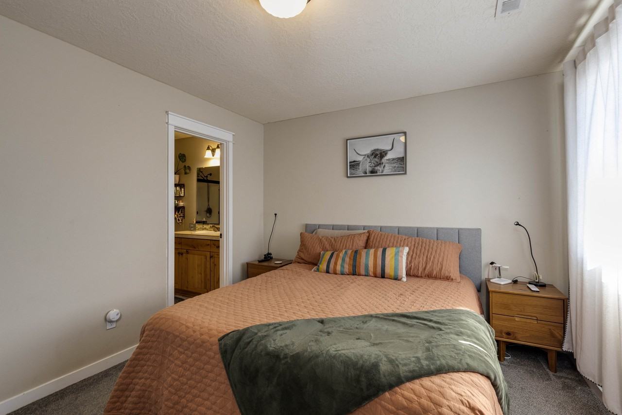 1026 E 15th St #NA - Photo 6 of 20