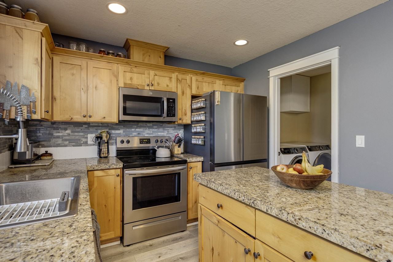 1026 E 15th St #NA - Photo 7 of 20