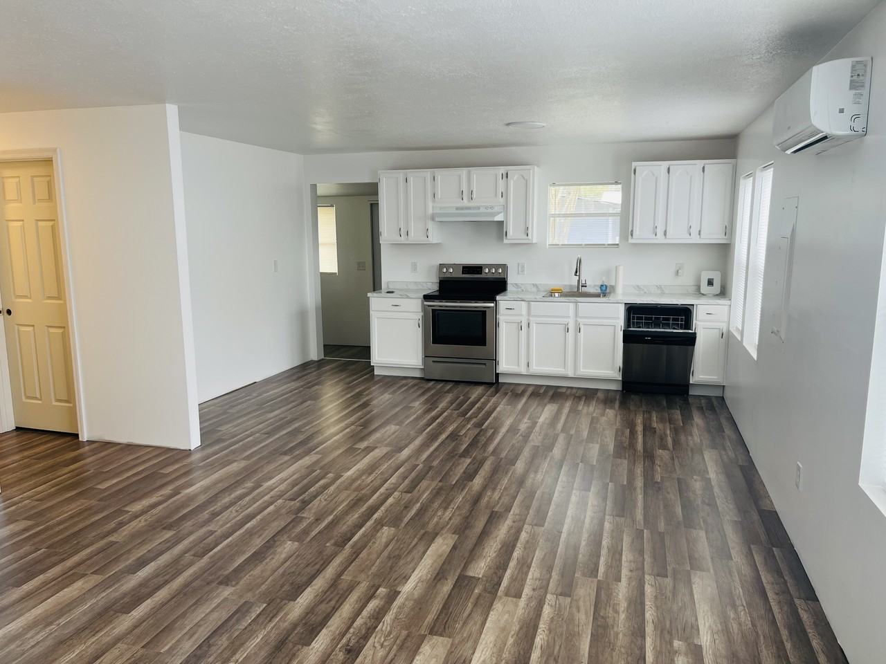 898 Se Saint Johns St #NA - Photo 3 of 9