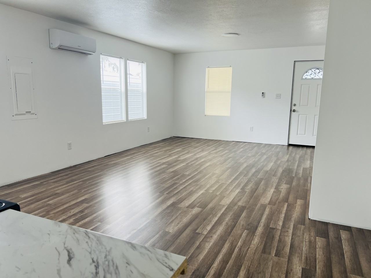 898 Se Saint Johns St #NA - Photo 4 of 9