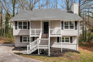 featured image of 2704 Laurel View Dr