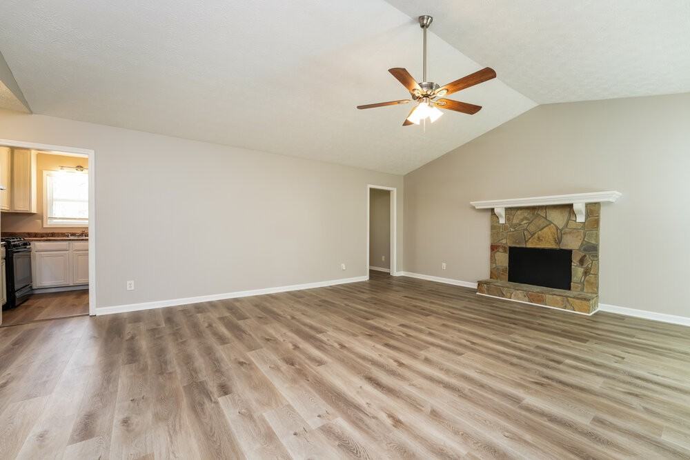 2704 Laurel View Dr - Photo 5 of 17