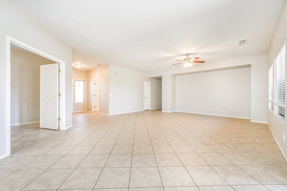 5405 S 55th Ave - Photo 3 of 16