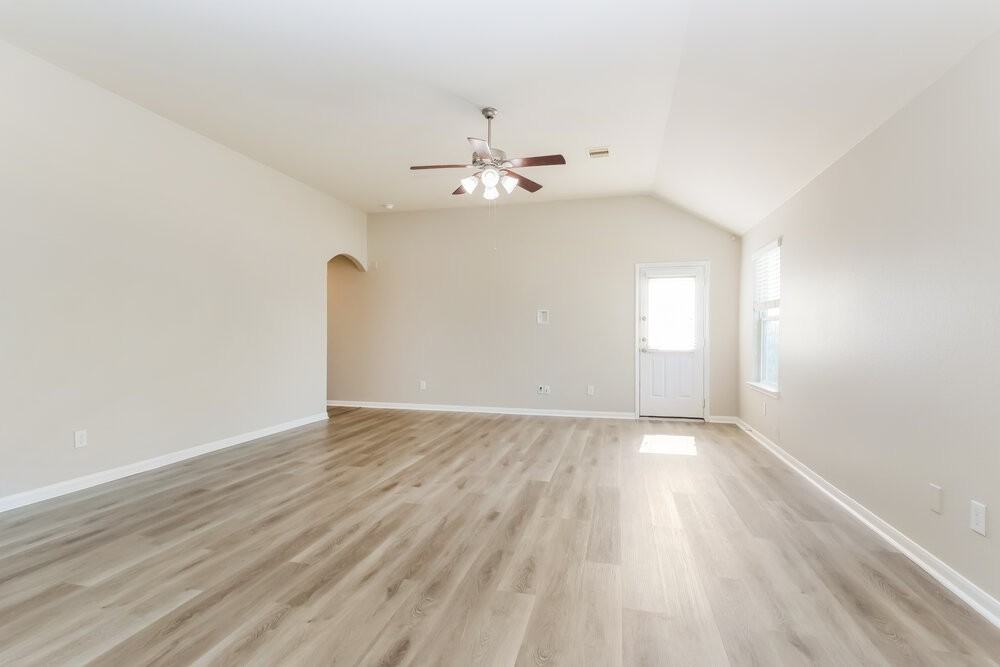 1110 Shadow Glenn Dr - Photo 3 of 16