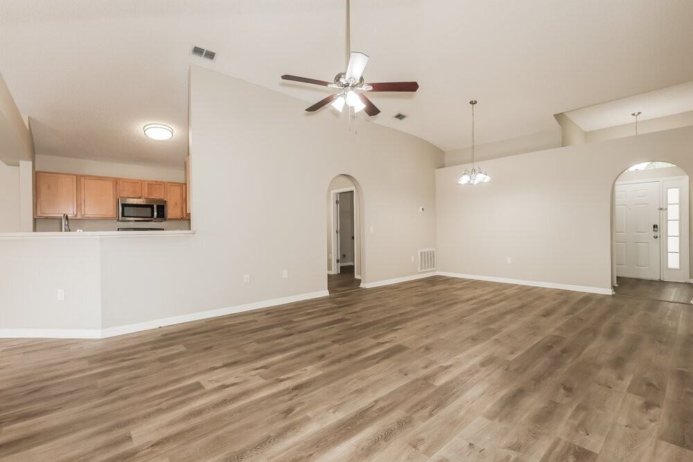 12937 Lake Vista Dr - Photo 3 of 16