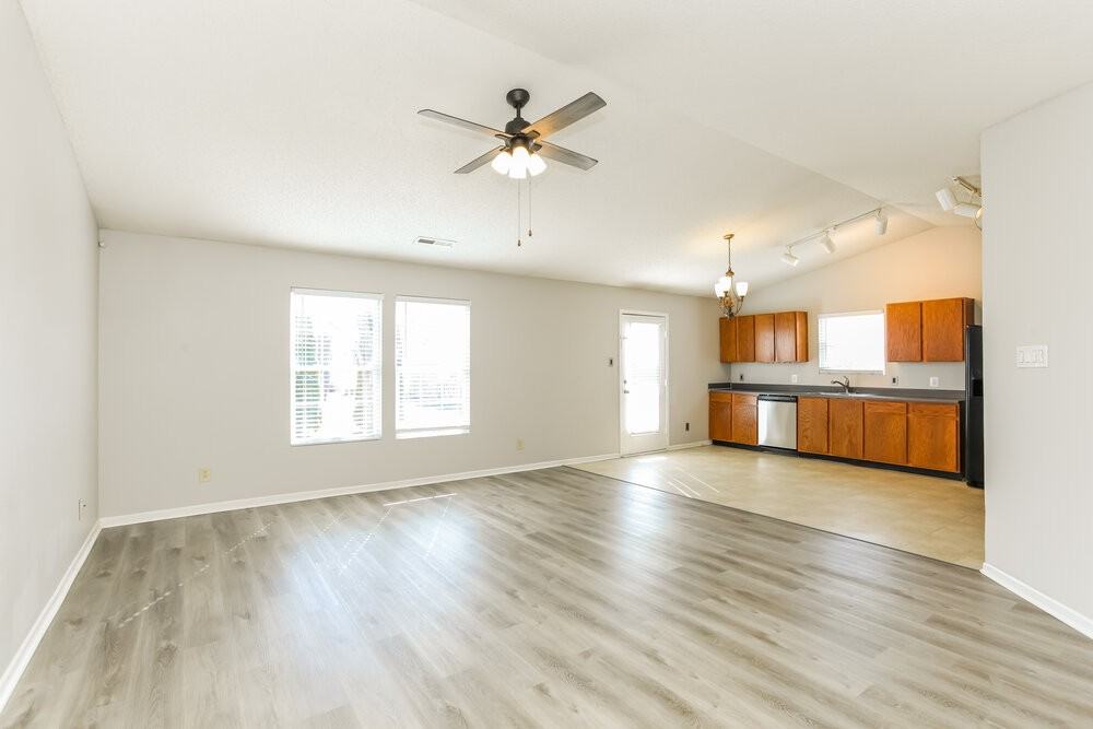 2989 Hearthside Dr - Photo 4 of 16