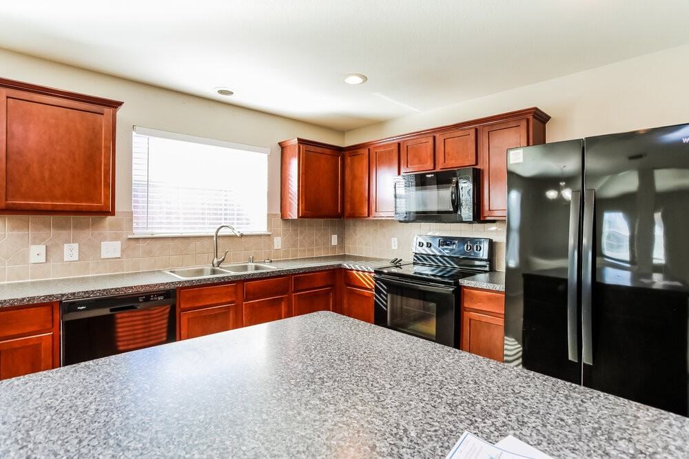 110 Comanche Trl - Photo 6 of 16