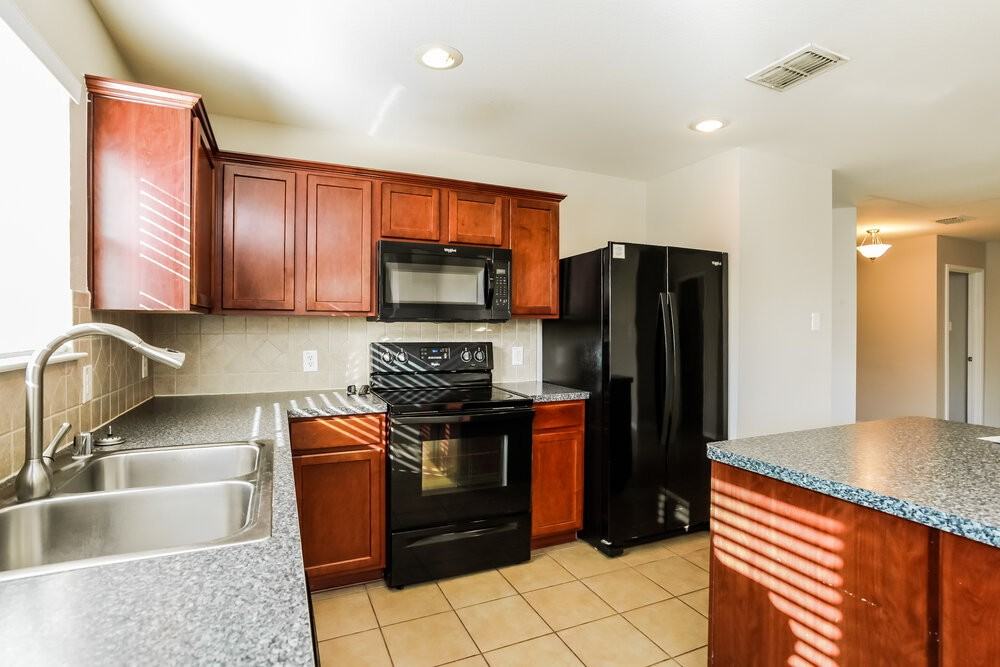 110 Comanche Trl - Photo 7 of 16