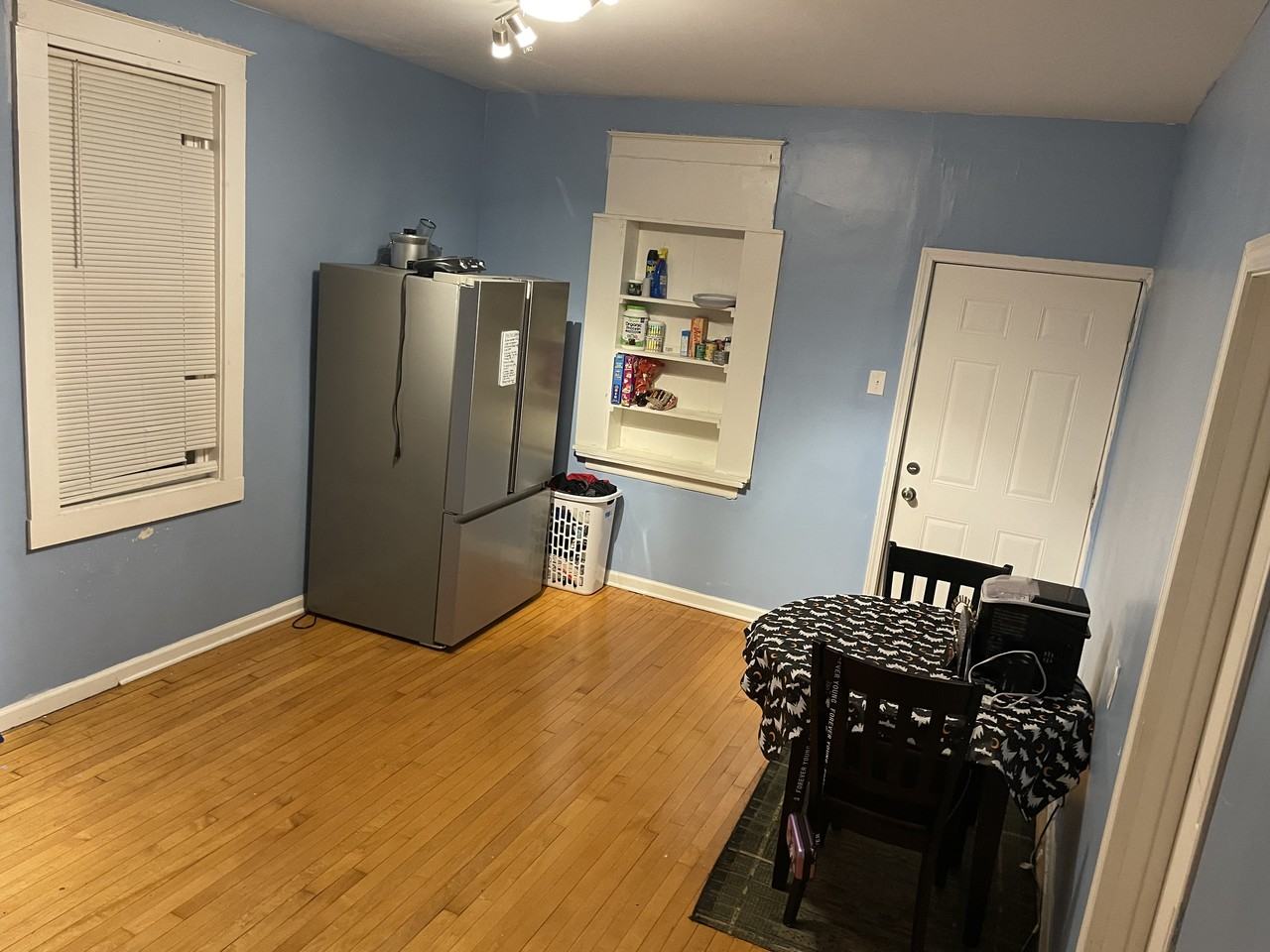 South Escanaba Avenue - Photo 4 of 6