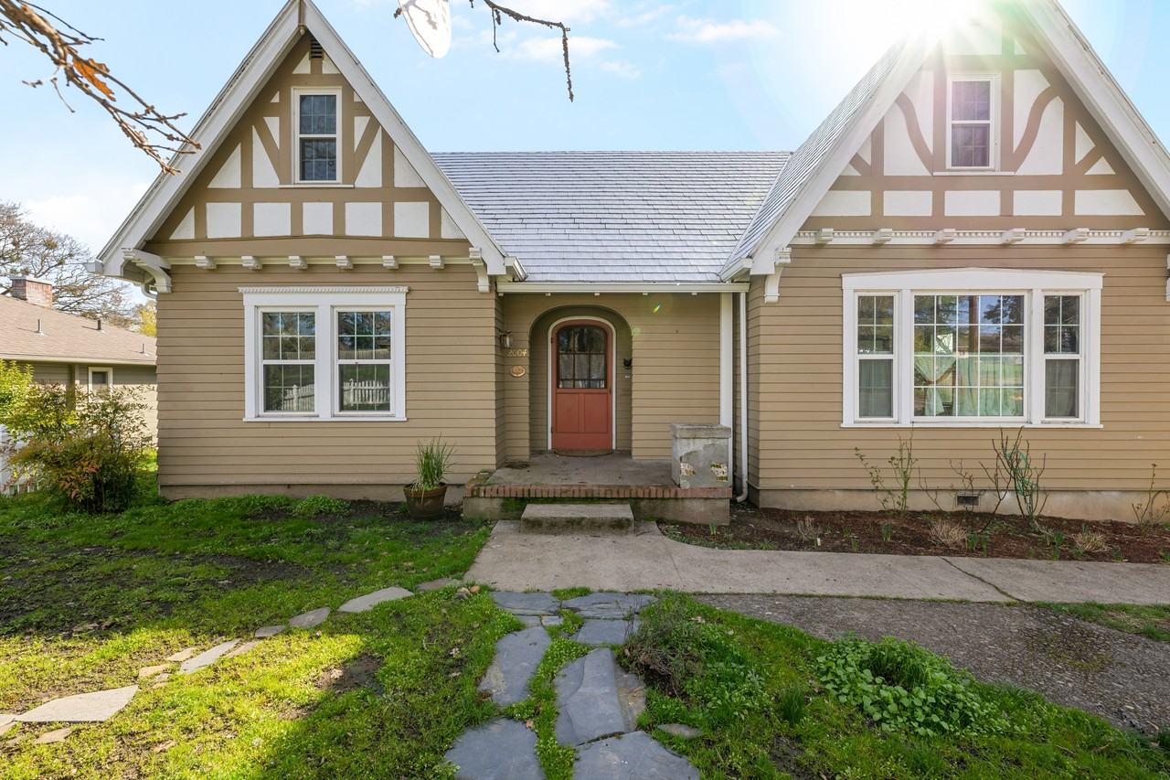 2004 Hillcrest Rd #1 - Photo 2 of 30