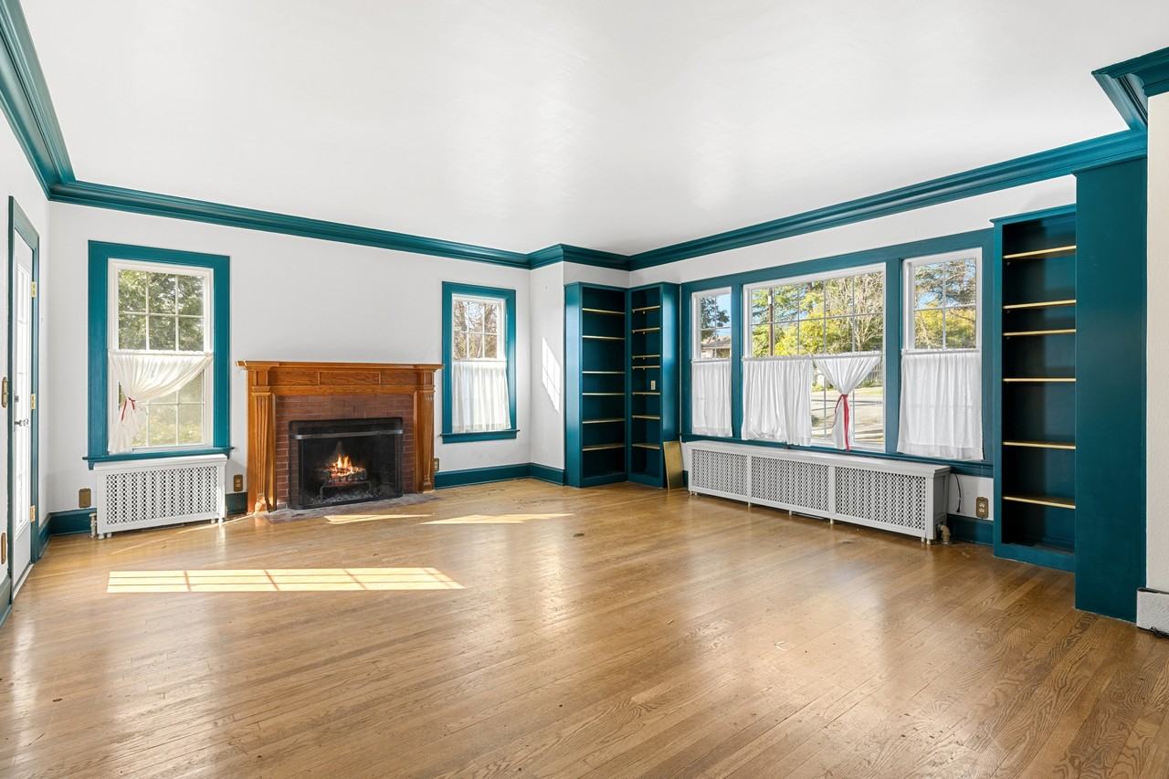 2004 Hillcrest Rd #1 - Photo 3 of 30