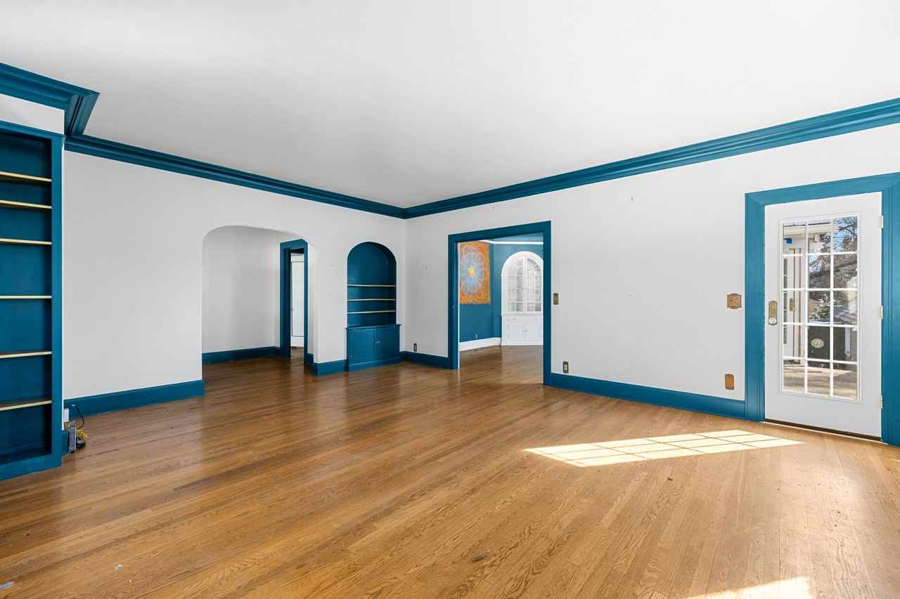 2004 Hillcrest Rd #1 - Photo 4 of 30