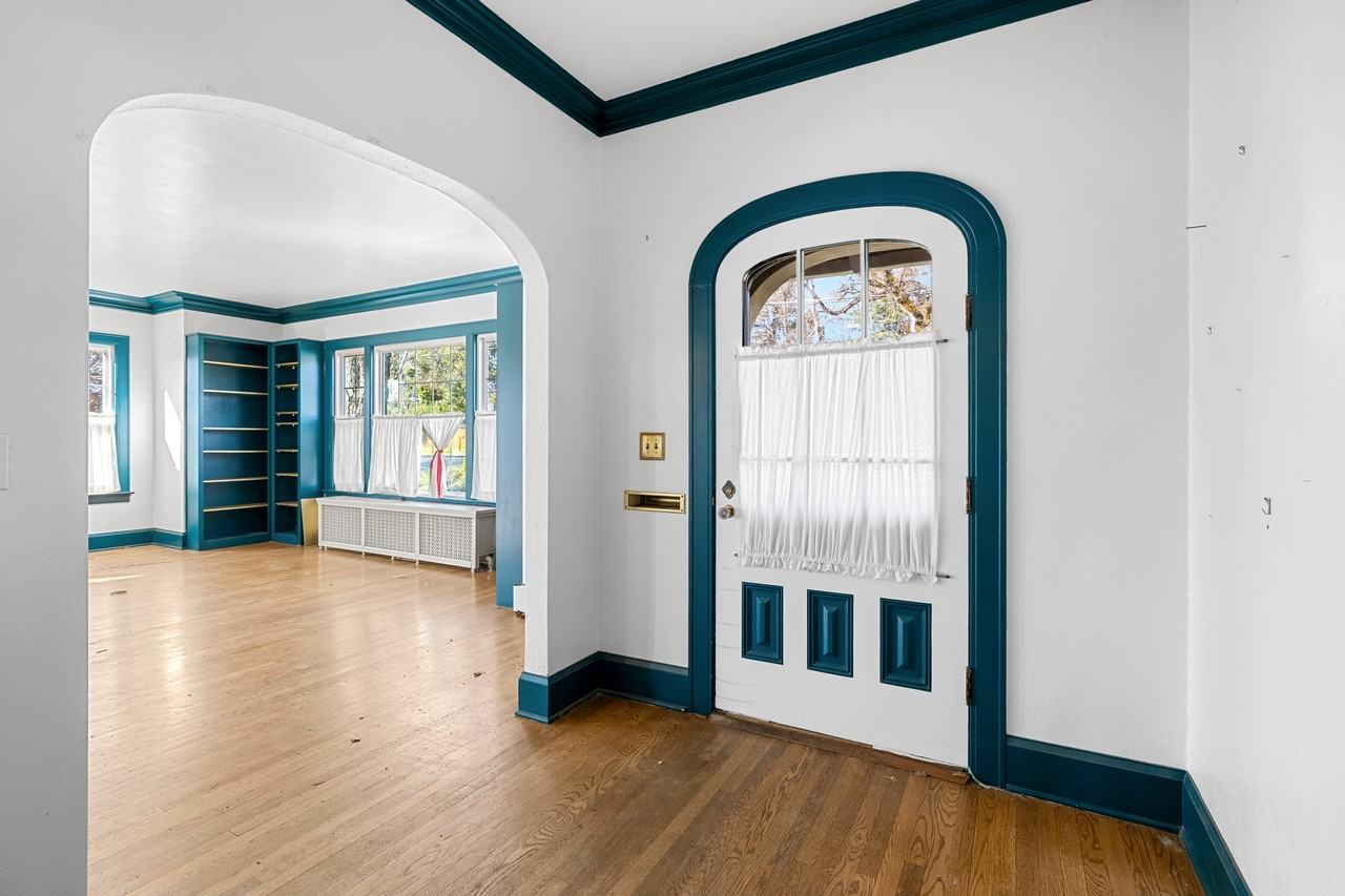 2004 Hillcrest Rd #1 - Photo 6 of 30