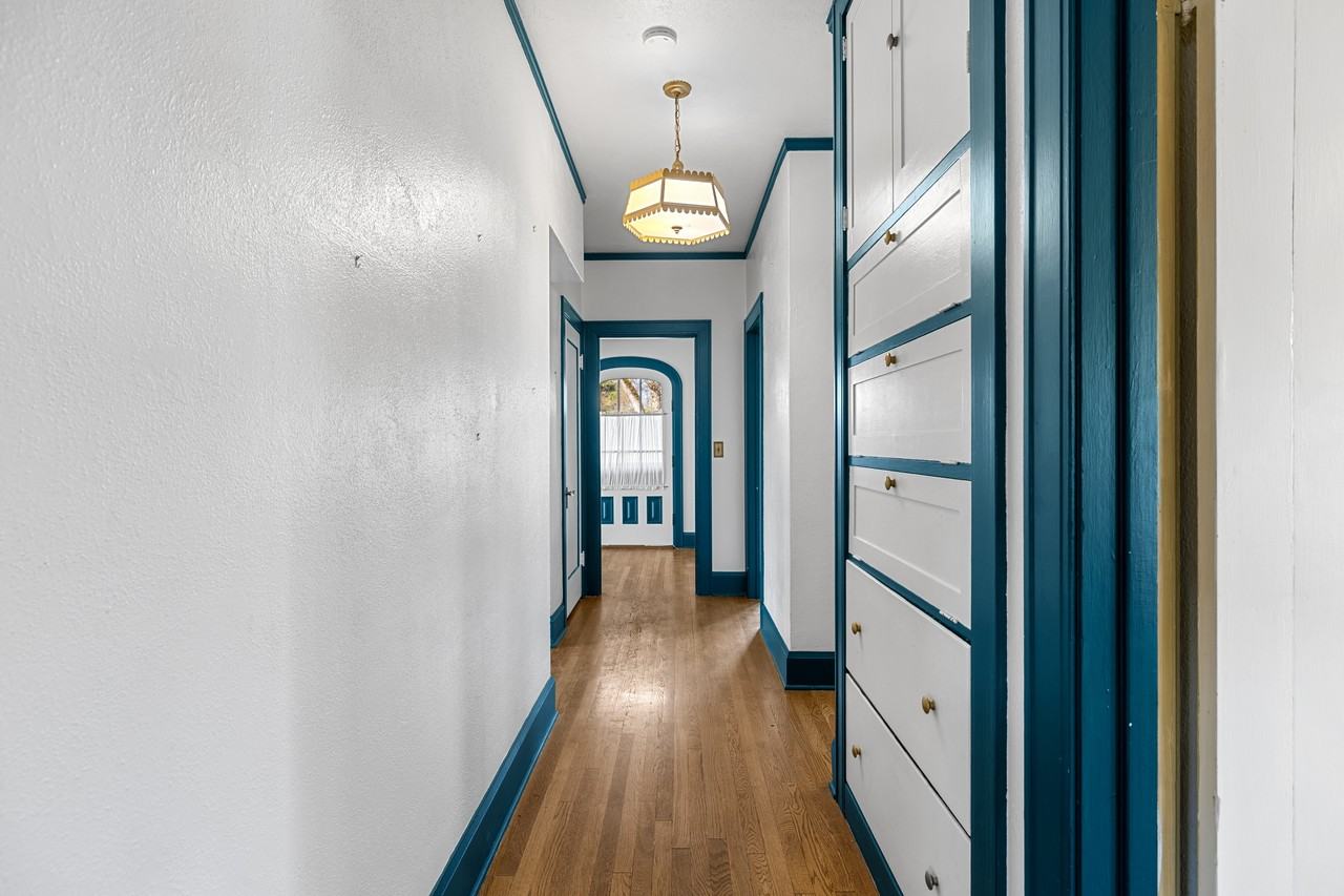 2004 Hillcrest Rd #1 - Photo 7 of 30