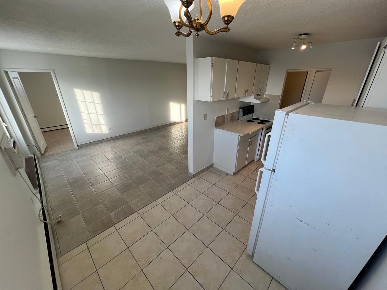 8 St E & Acadia Dr - Photo 7 of 10