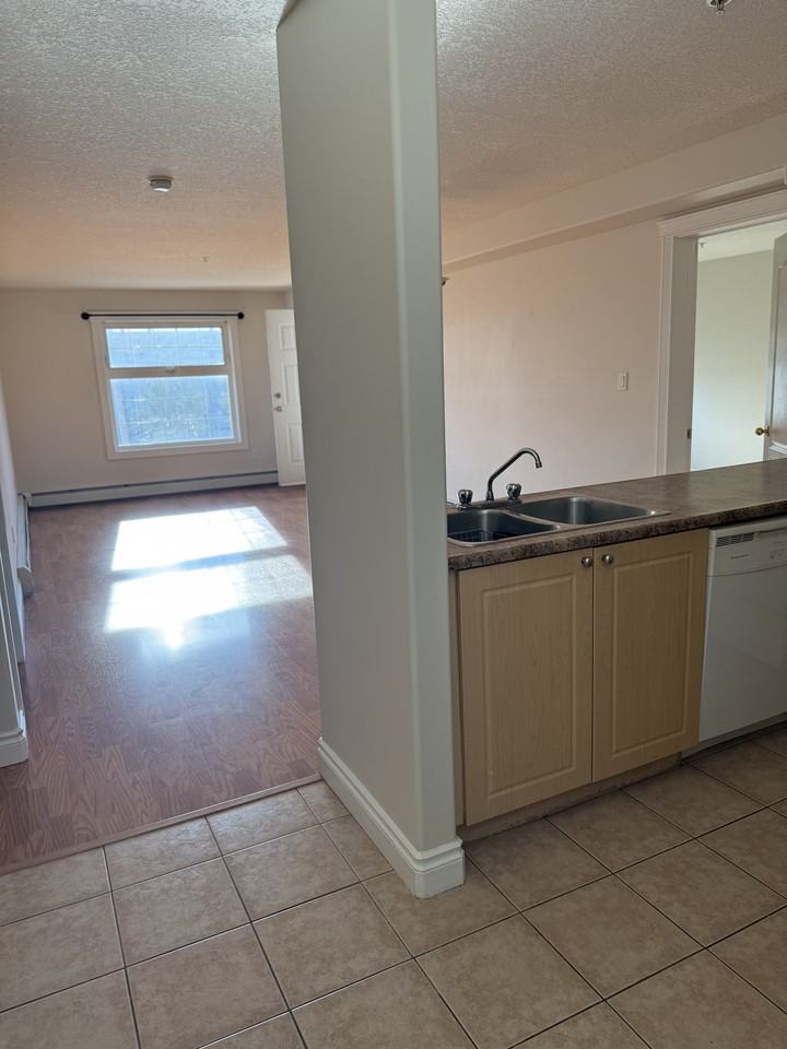 4701 49 Ave - Photo 2 of 15