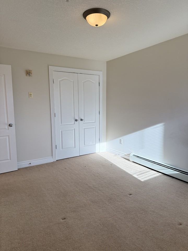 4701 49 Ave - Photo 5 of 15