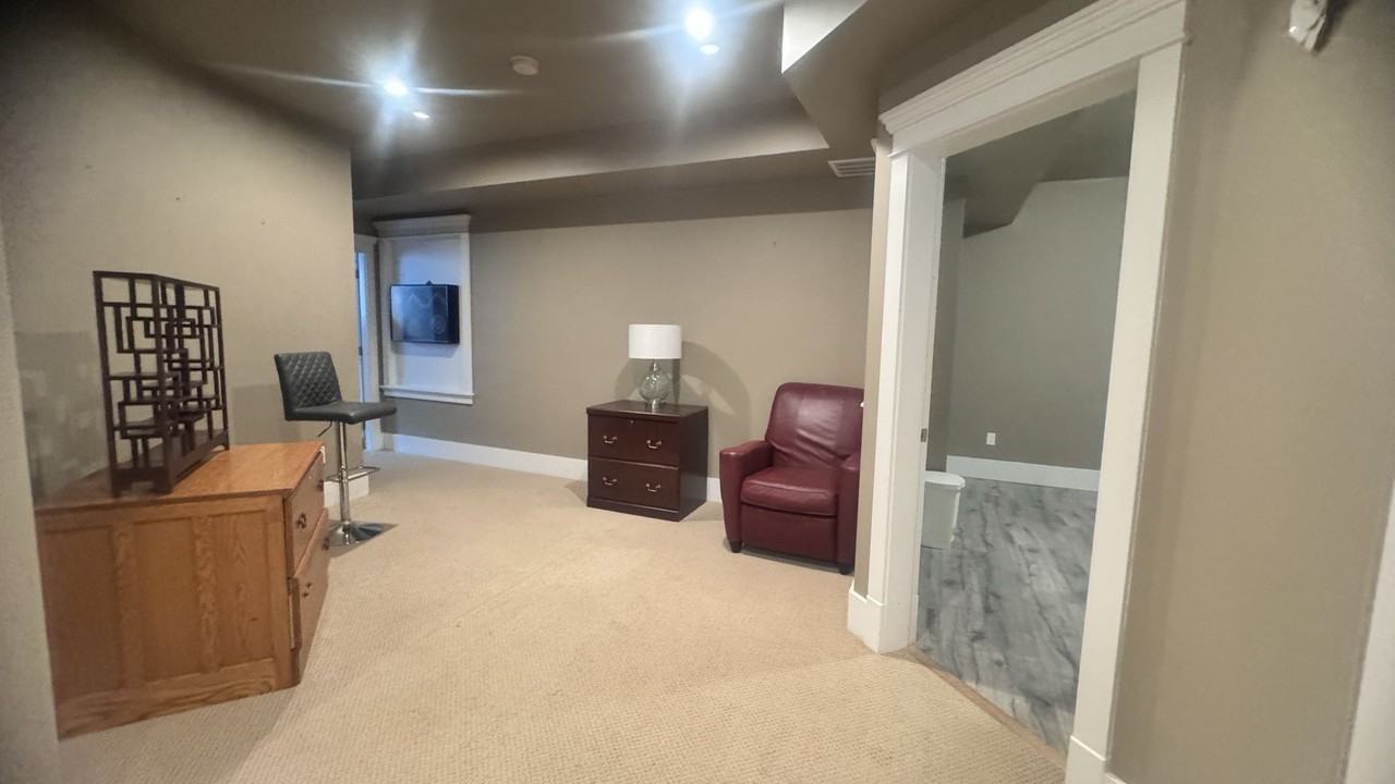 16168 30 Avenue - Photo 6 of 24