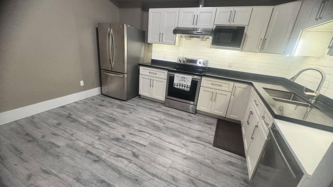 16168 30 Avenue - Photo 7 of 24