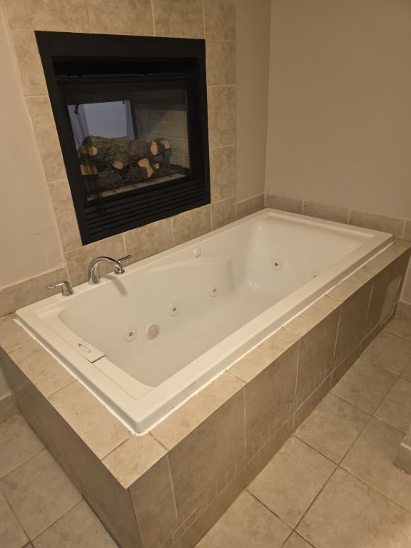 6832 S Clyde Ave - Photo 6 of 18