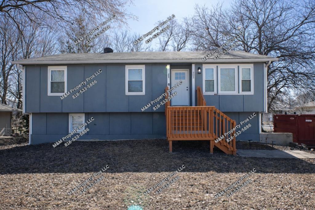 302 S Franklin St - Photo 2 of 31