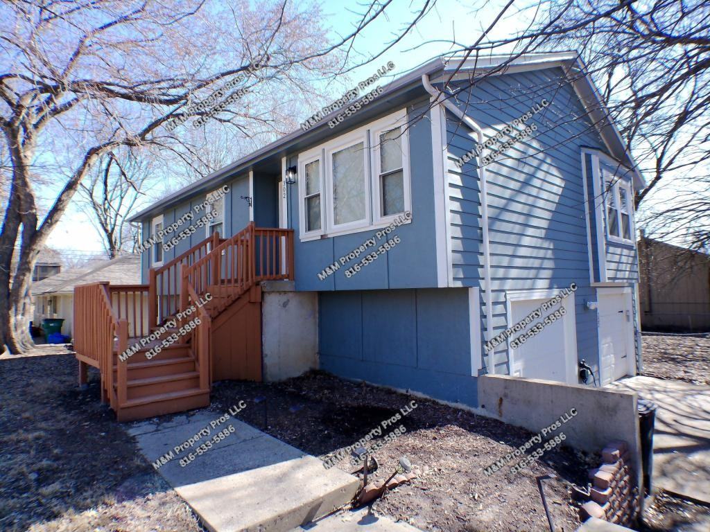 302 S Franklin St - Photo 3 of 31