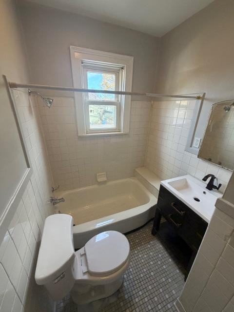 338 W 10th St #4 - Photo 5 of 18