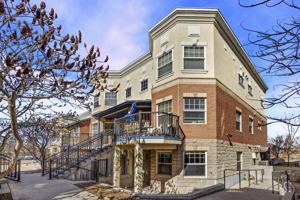 featured image of 110 E 1st St