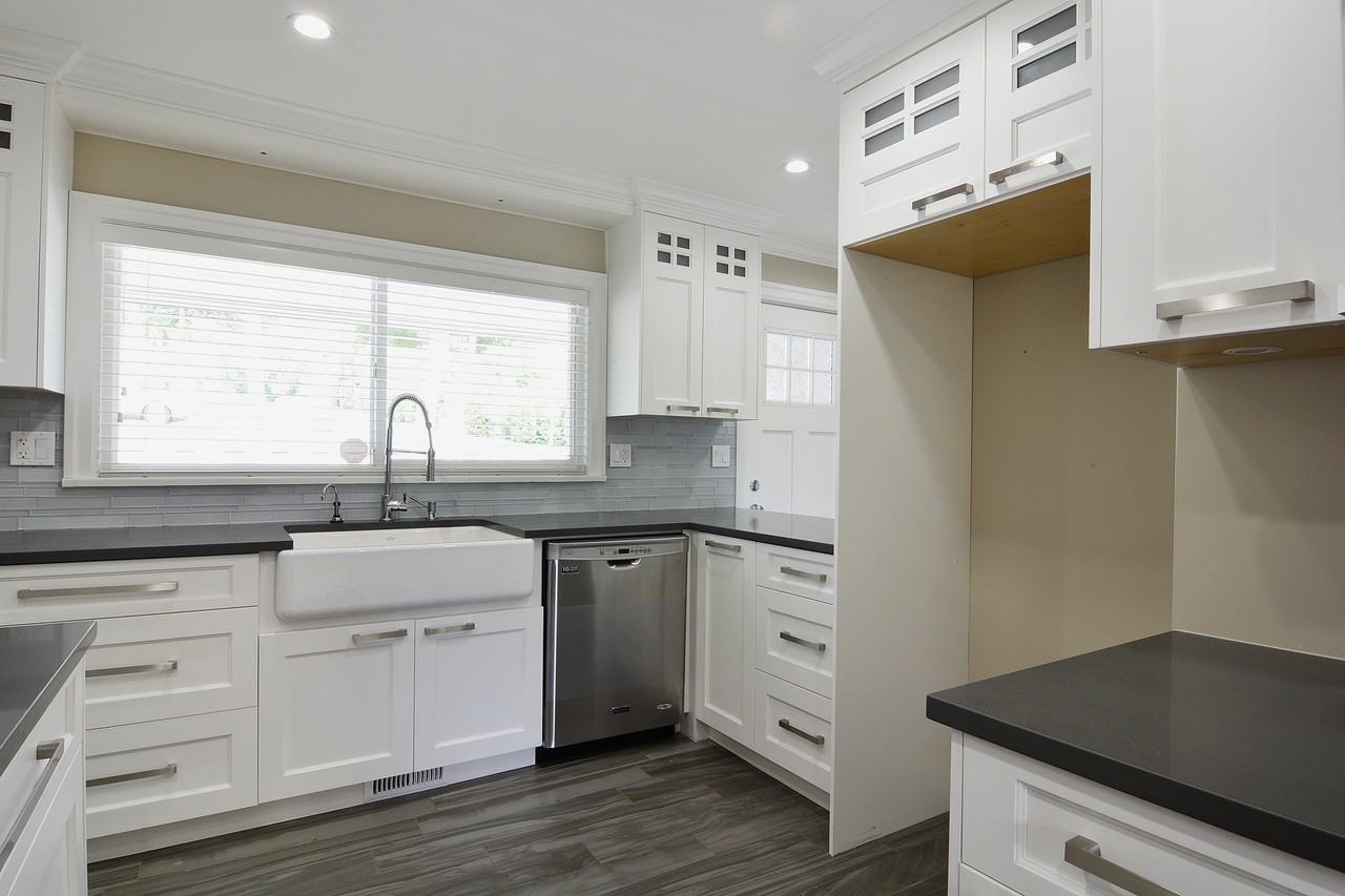 17558 18 Avenue - Photo 2 of 18