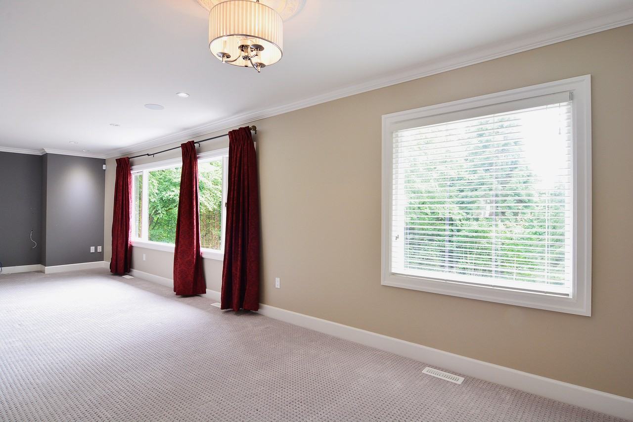 17558 18 Avenue - Photo 3 of 18