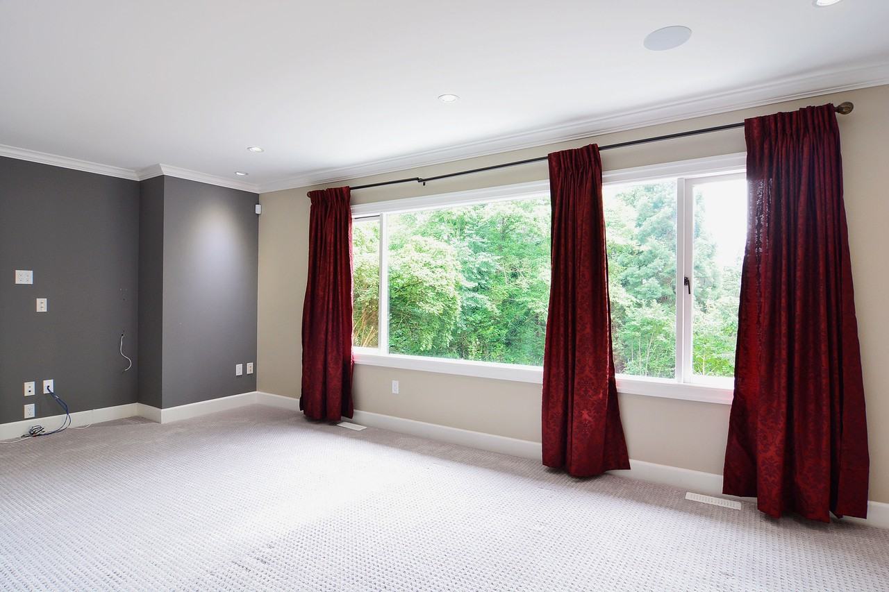 17558 18 Avenue - Photo 4 of 18