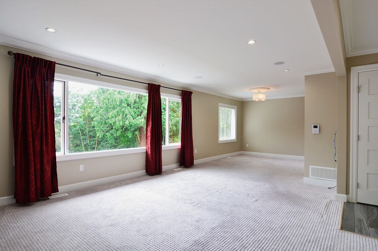 17558 18 Avenue - Photo 5 of 18