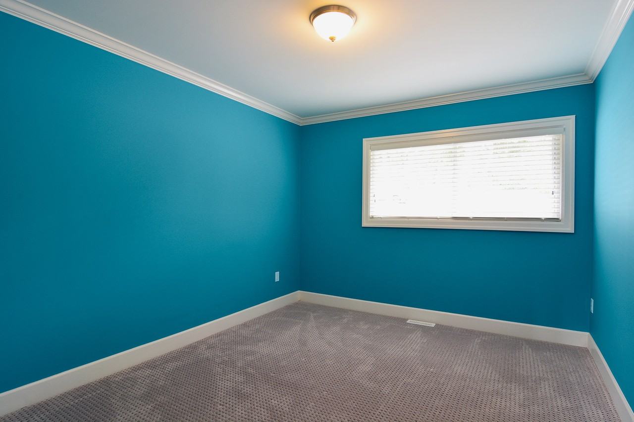 17558 18 Avenue - Photo 7 of 18