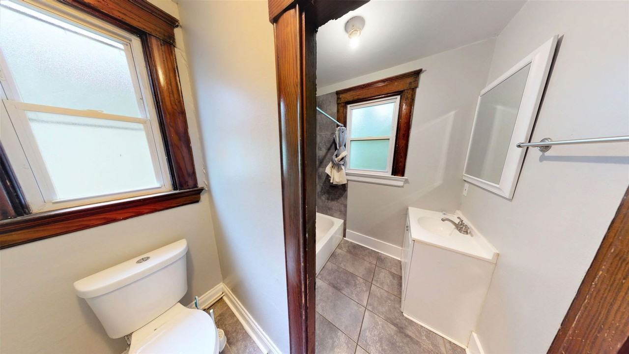 2334 Stratford Ave - Photo 4 of 13