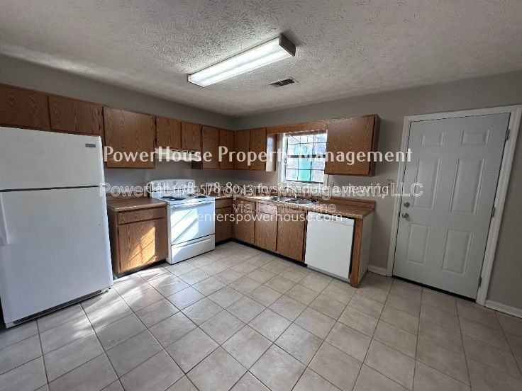 502 Oakwood Ct - Photo 3 of 29