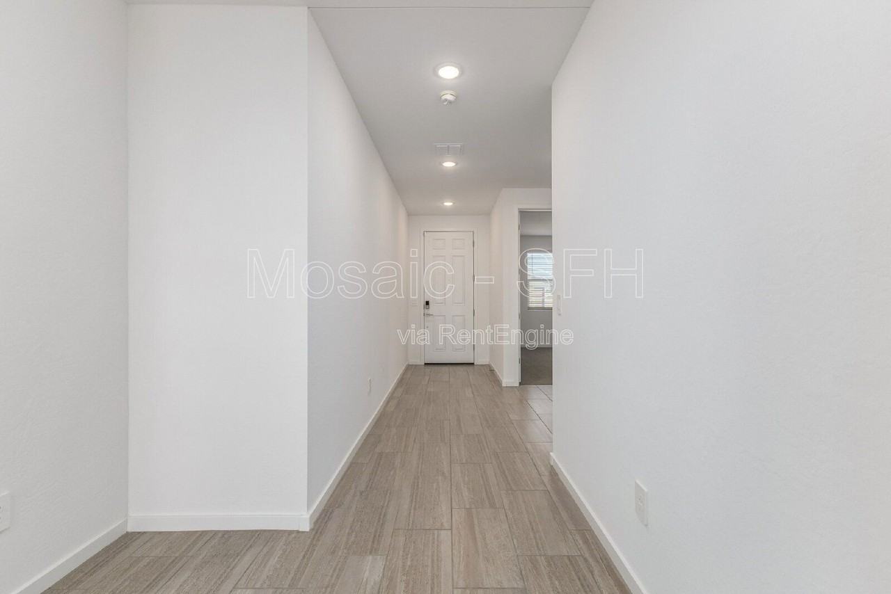 35394 N Perennial St - Photo 5 of 32